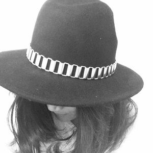 Meet your Posher, Faye